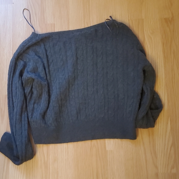 Guess Half Sweater - Picture 2 of 3